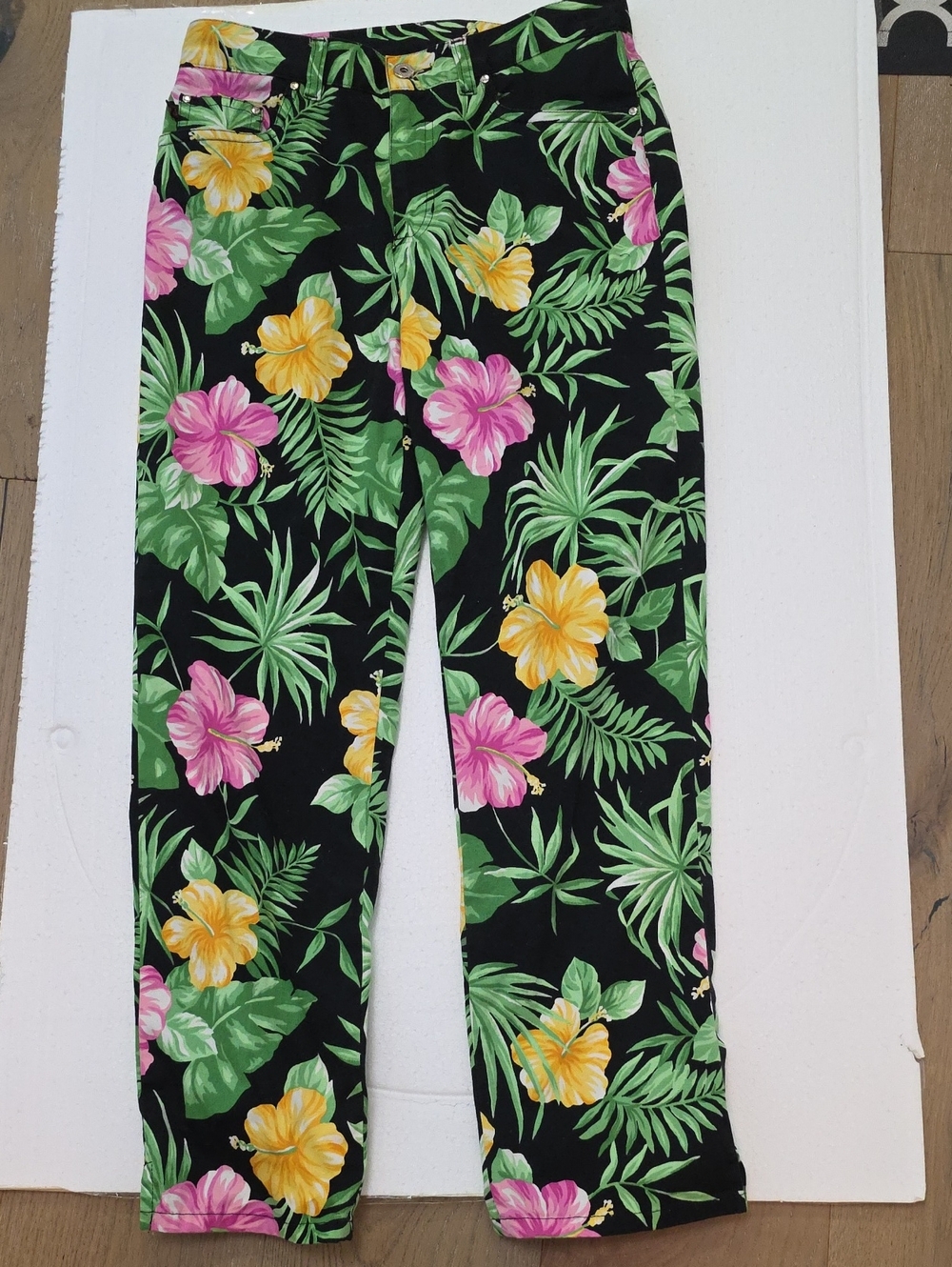 Lauren Ralph Lauren Black Tropical Floral Cropped Pants - Pink & Yellow Hibiscus